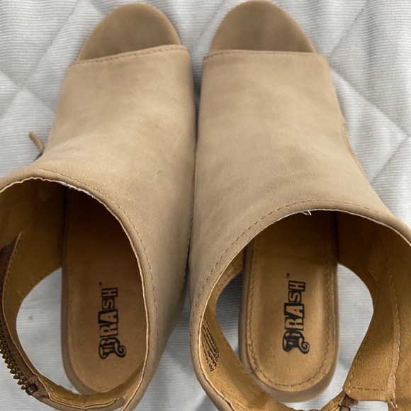Tan suede Brash open toe bootie. Size 6 - Picture 3 of 8